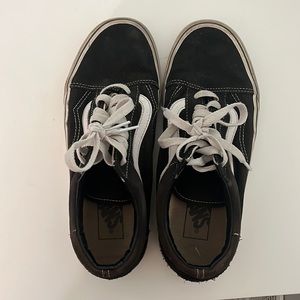 VANS old skool black and white tennis shoes